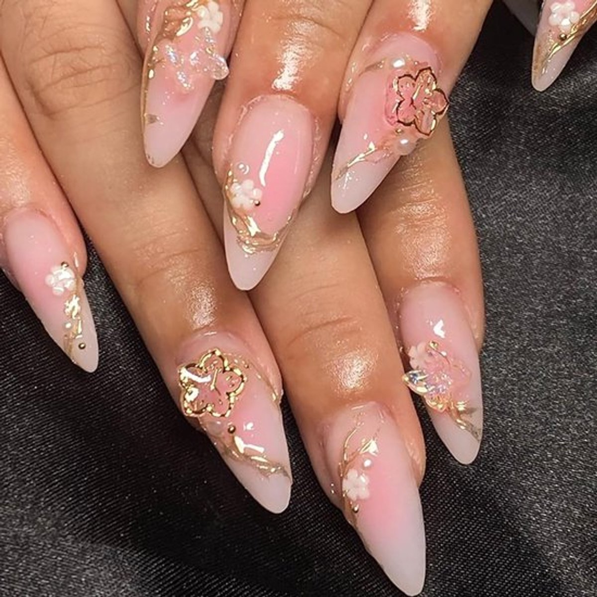 Valse Nagels Amandelvorm - 24 Stuks - Glanzend Roze - French Tip - Kunstnagels met Lijm - Duurzaam ABS Materiaal - Eenvoudige Toepassing