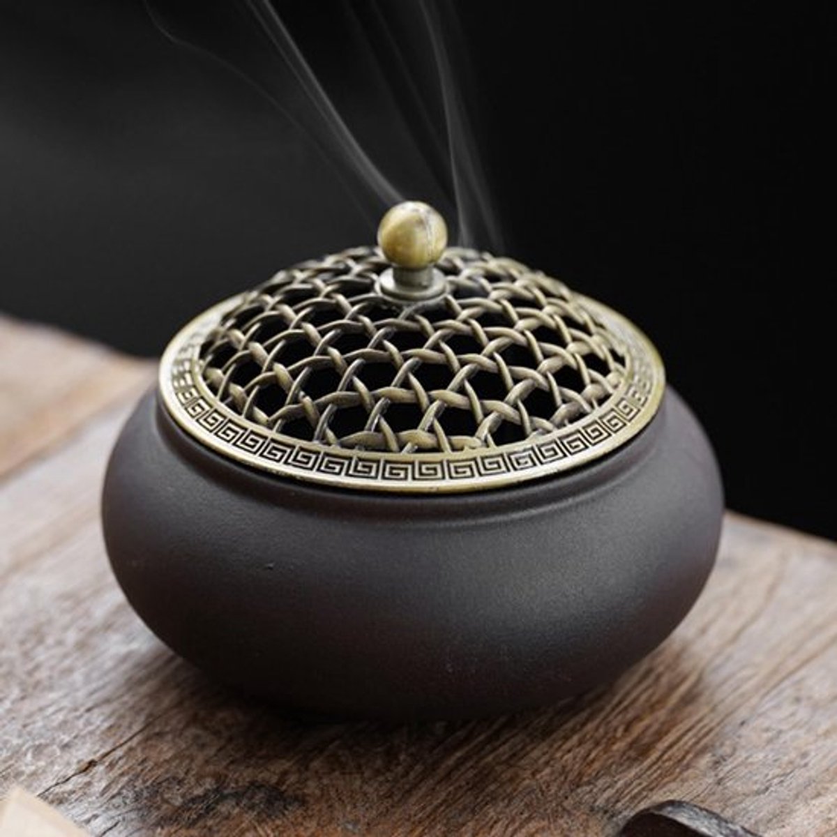 Wierookbrander Compact Design - Keramisch - Antiek Stijl - Metalen Deksel - Vuurvaste Wierookhouder - Diameter 10 cm - Wierookschaal