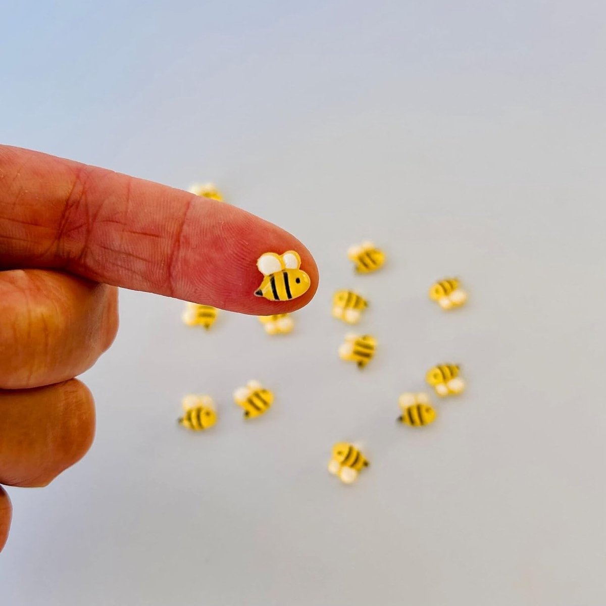 50 stuks miniatuur bijendecoratie, micro-decoratie, mini hars bijen, bijenvorm ambachtelijke versiering, voor miniatuur poppenhuis accessoires, tuindecoratie, doe-het-zelf haarspelden