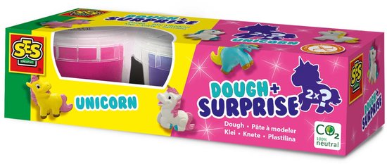 Doos met SES Creative knutselklei, 'Unicorn Dough+ Surprise'. Met 4 kleurrijke kleipakjes, 3 eenhoornfiguurtjes en tekst.