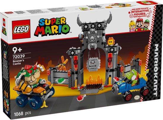 De verpakking van LEGO Super Mario Mario Kart met Bowsers Kasteel-speelset, met Bowser en Yoshi in hun karts.