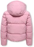 Roze pufferjack met capuchon, van achteren gezien.