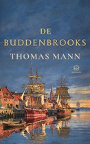 Boek 'De Buddenbrooks' van Thomas Mann, met een schilderij van zeilschepen in een haven bij zonsondergang.