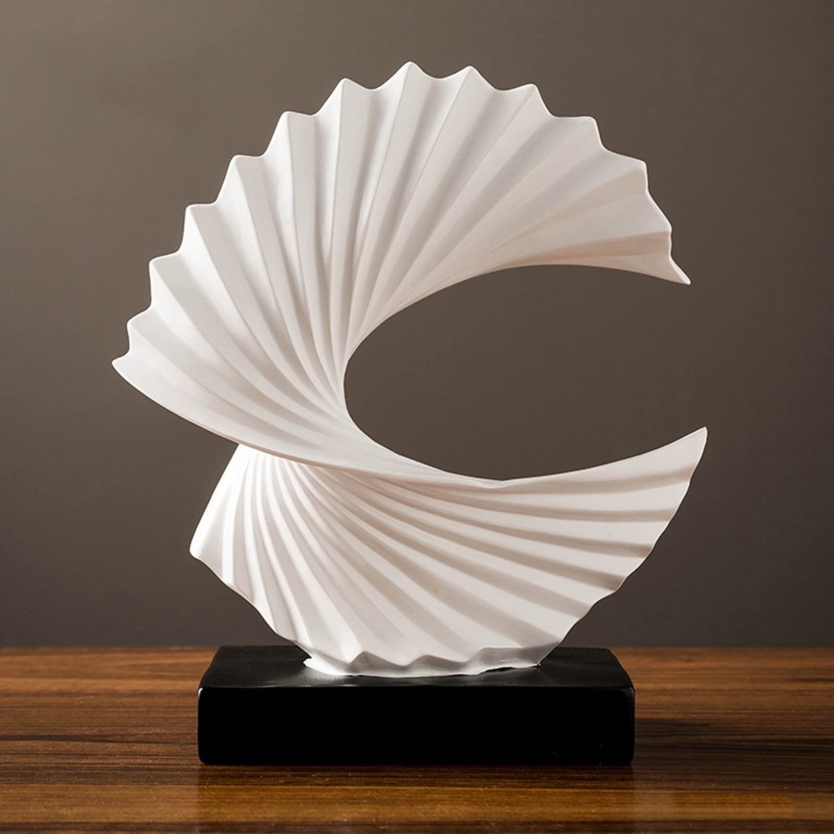 Omgoods - Modern Abstracte Sculptuur met Zwarte Basis - Decoratie voor Woonkamer en Kantoor, Wit, H 28cm