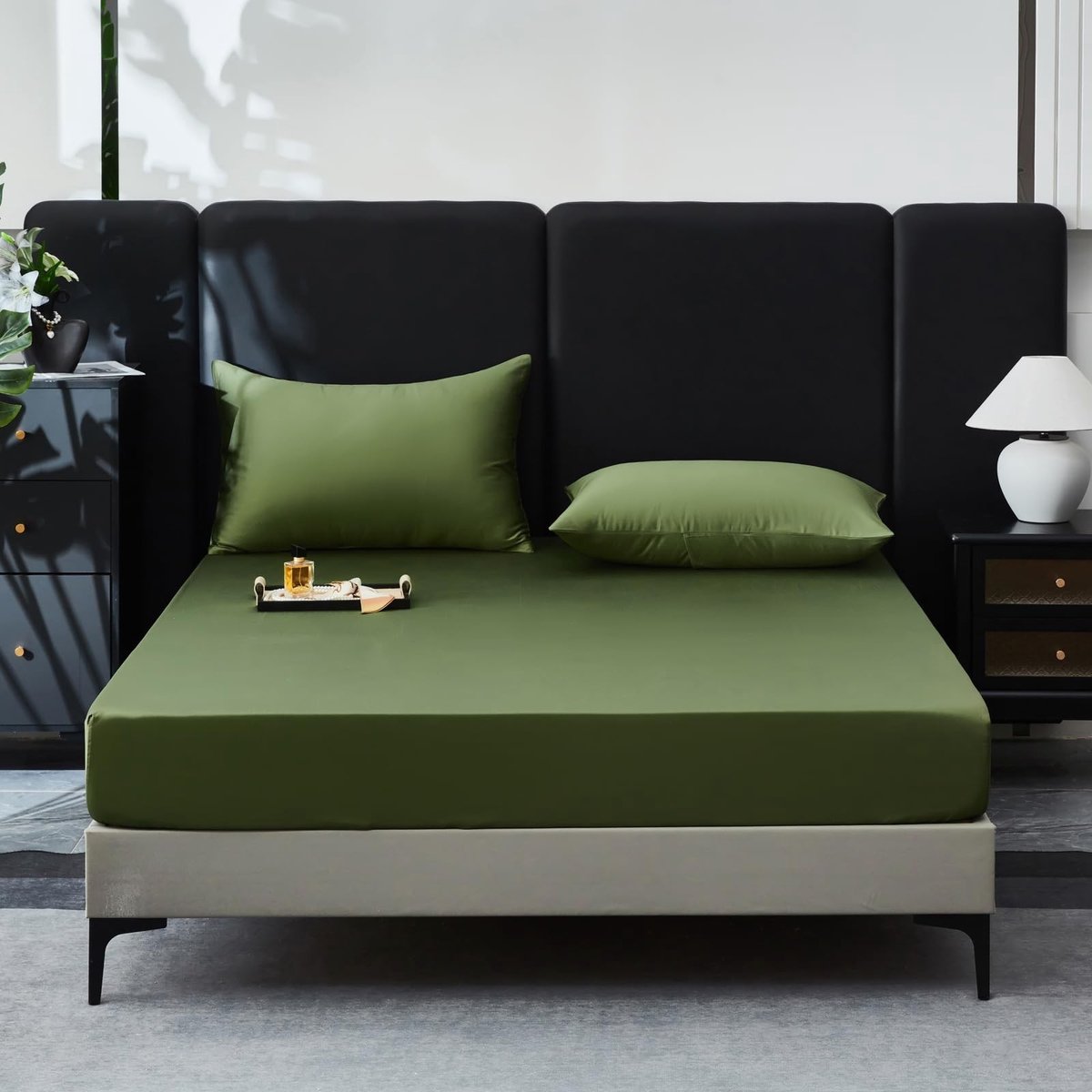 Omgoods - Fitted Sheet 200 x 200 cm Olive Green van 100% Katoen Satin