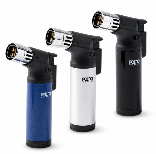 Trois briquets à gaz PyroProducts côte à côte : bleu, argent et noir.