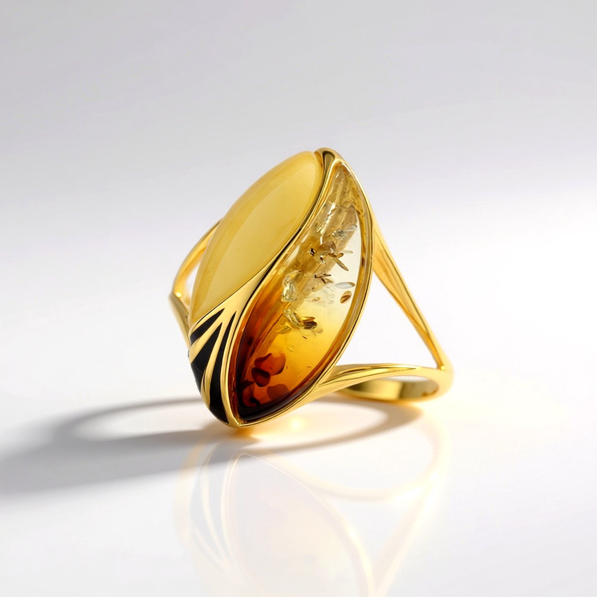Cavill - Elegante damesring - 925 Sterling Zilver verguld - Baltische barnsteen 1,8 ct fancy cabochon - Handgemaakt, uniek design
