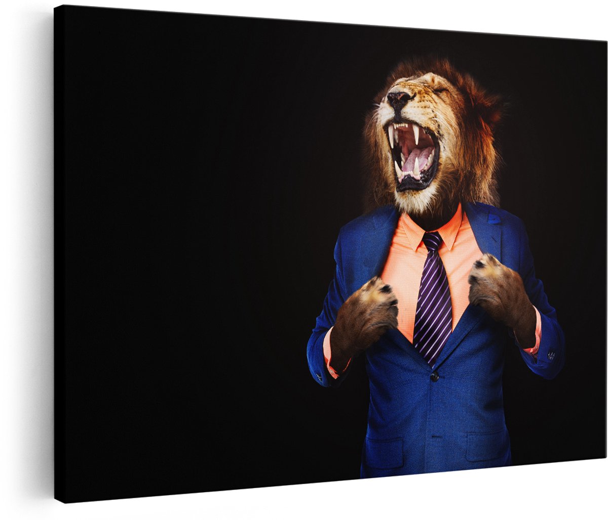 Artaza Canvas Schilderij Leeuw In Pak - Leeuwenkop - 180x120 cm - Groot - Foto Op Canvas - Wanddecoratie Woonkamer