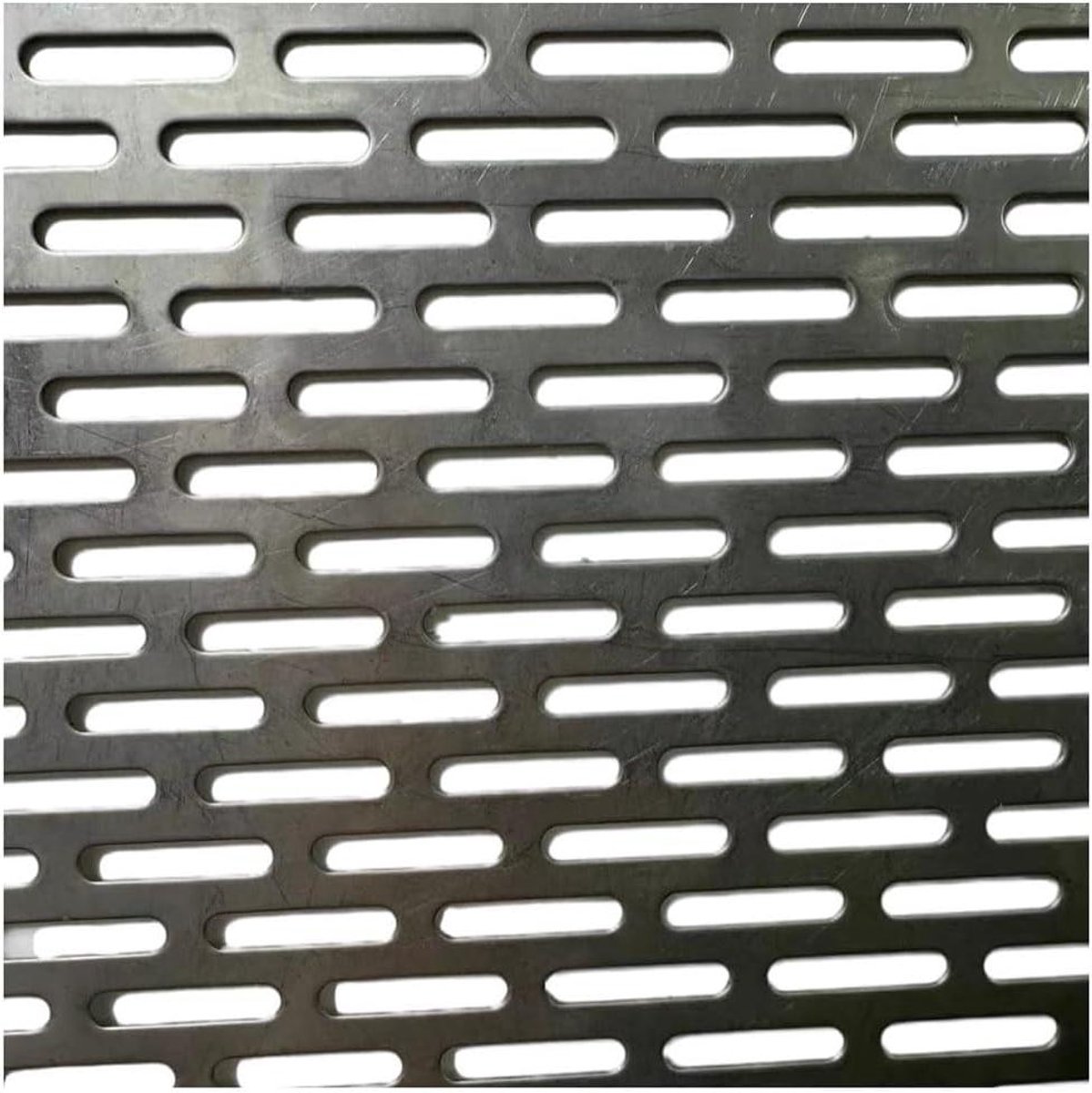 Geperforeerd Metaalplaat - Roestvrijstaal Gaas - Ventilatie en Decoratie - Rechthoekige Gaten - 50 x 100 cm - Zilver