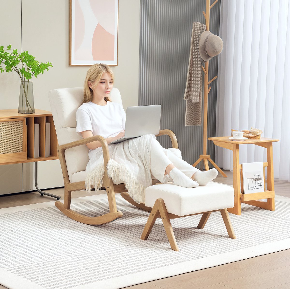 MIVRAY Schommelstoel 65 x 96 x 94,5 cm - Met Hocker En 35 Graden Schommelbeweging - Voor Woonkamer En Slaapkamer - Stof Crèmewit