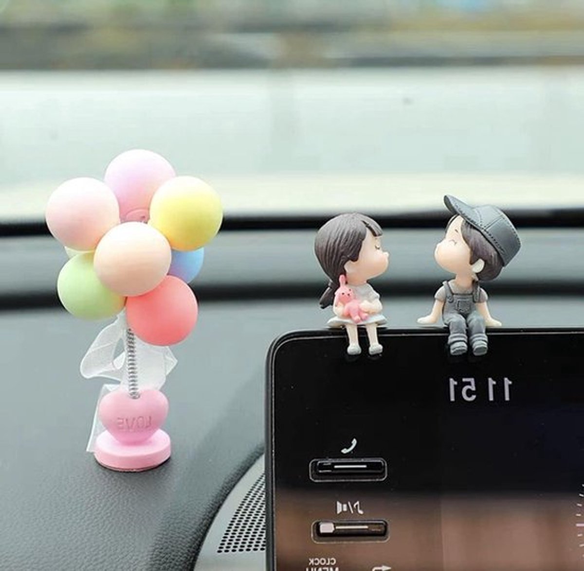 Dashboard decoraties kusspaar-poppen-ornamenten met ballonornament voor auto interieur - Leuke auto decoratie voor kantoor of kamer
