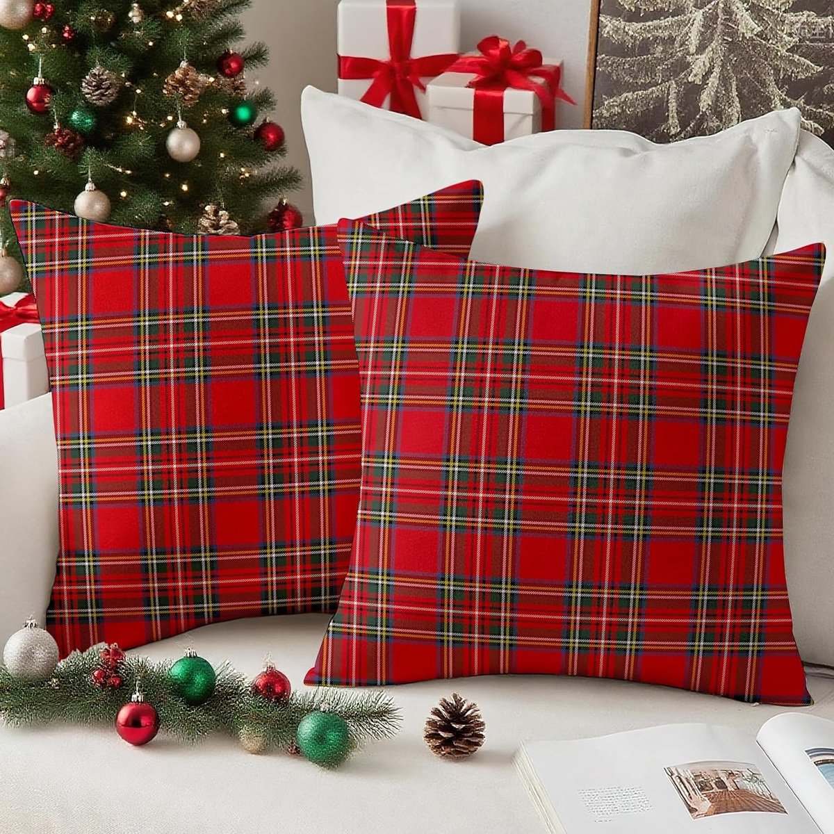Set van 2 Rode Kerst Kussenhoezen 40 x 40 cm Fluwelen Gecheckt Winterdecoratie Kussens voor Woonkamer en Kantoor