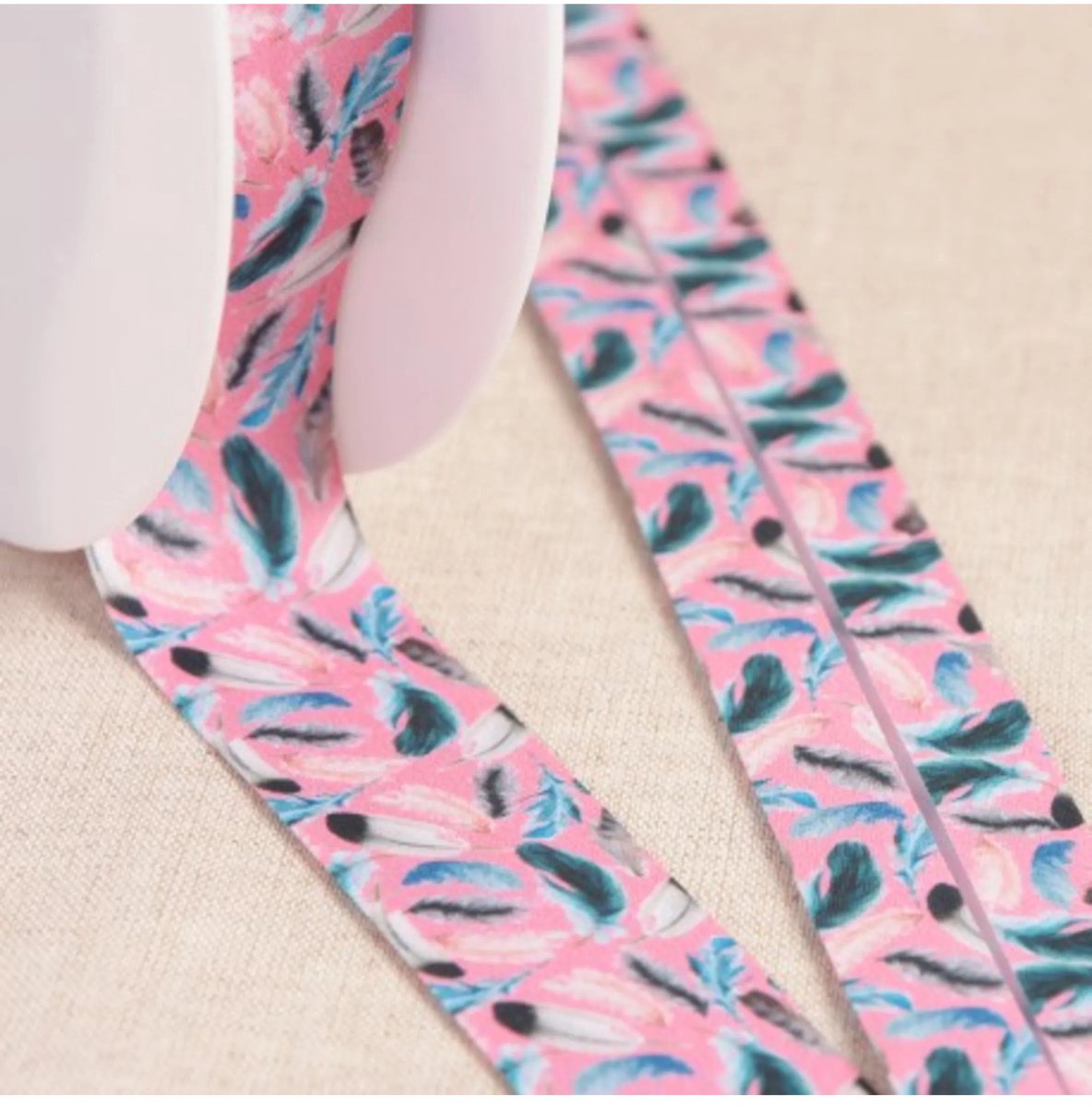 Stephanoise Biasband met veren 27mm licht roze