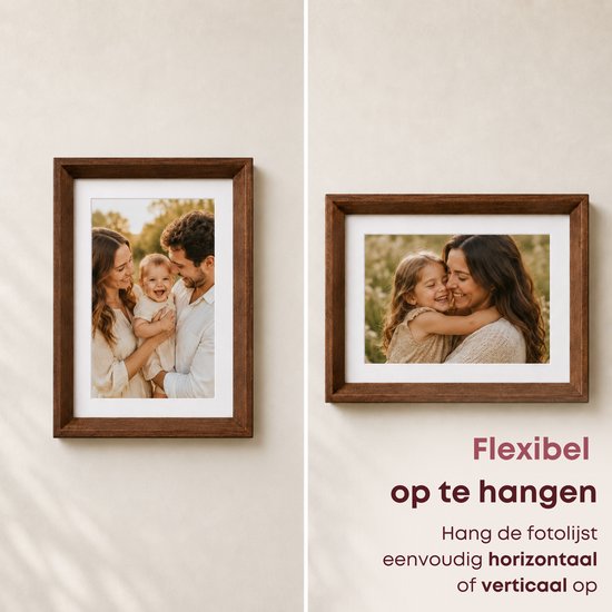Twee bruine houten fotolijsten. De linker toont een gezin, de rechter een moeder met kind. Flexibel op te hangen.