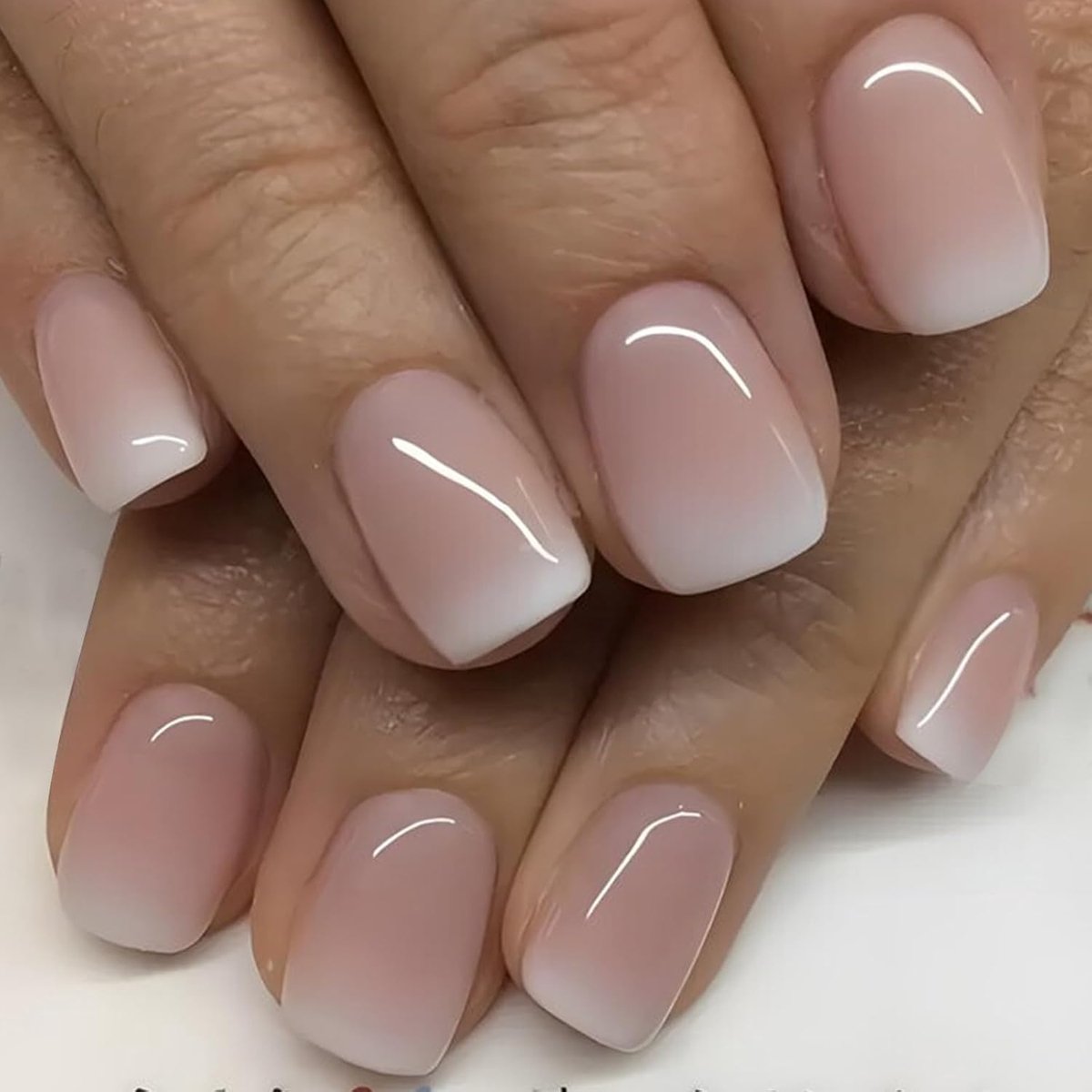 24 stuks Press on Nails kort vierkant, Franse kunstnagels nude roze kleurverloop valse nagels, Glanzende acrylnagels vingernagels om op te plakken Full Cover kunstmatige nagels voor vrouwen