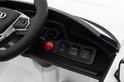 Dashboard van witte Audi RS e-tron GT kinderauto met stuur, display en bedieningsknoppen.