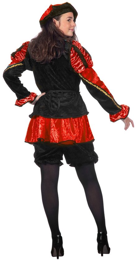 Achterkant van een vrouw in zwart-rood-gouden Pieten kostuum met ruches, rode rok en zwarte broek met pofmouwen. Ze draagt zwarte panty's en schoenen.