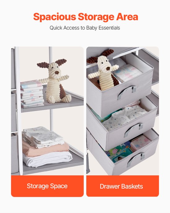 Grijze commode: opbergruimte met een knuffelhondje en luiers, en 3 manden met babykleding en luiers.