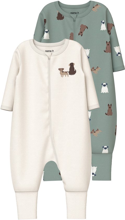 Set van twee pyjama's: één crème met twee hondenprint en één mintgroen met hondenprint.
