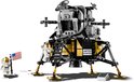 LEGO Maanlander met twee astronauten en Amerikaanse vlag.
