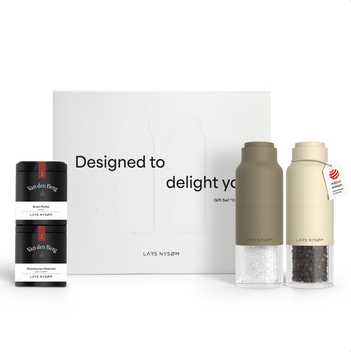 LARS NYSØM Spice Mills & Spices Gift Set - Zout- en pepermolenset met chilimolen en 2 kruidenpotjes (zout, peper, chili) - Een geweldig cadeau-idee dankzij de prachtige geschenkdoos (Taupe Brown/Almond Beige)