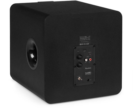 Zwarte Audizio SW800 actieve subwoofer met poort aan de zijkant.