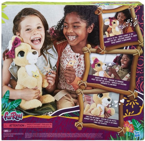 Achterkant van de verpakking van Mama Josie de Kangoeroe, met foto's van kinderen.