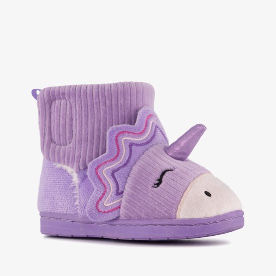 Paarse unicorn pantoffel met corduroy details en een glinsterende hoorn.
