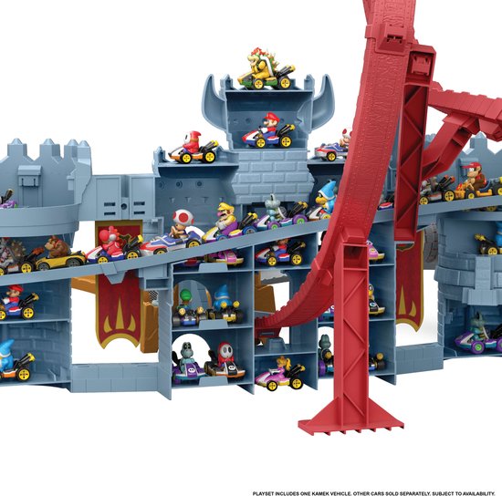 Hot Wheels Mario Kart Bowser's Castle Raceway met veel Mario Kart-personages in de vakken van het kasteel.