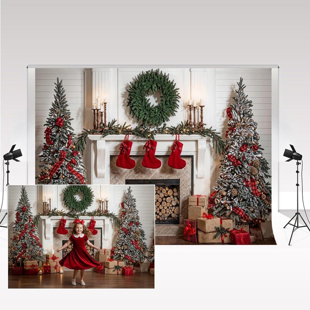 Fotografie achtergrond met winter kerst thema, rode sokken, open haard en kerstboom.