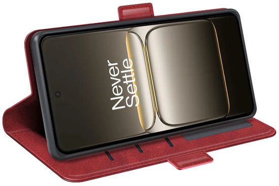 Rode wallet book case in staande modus met telefoon.
