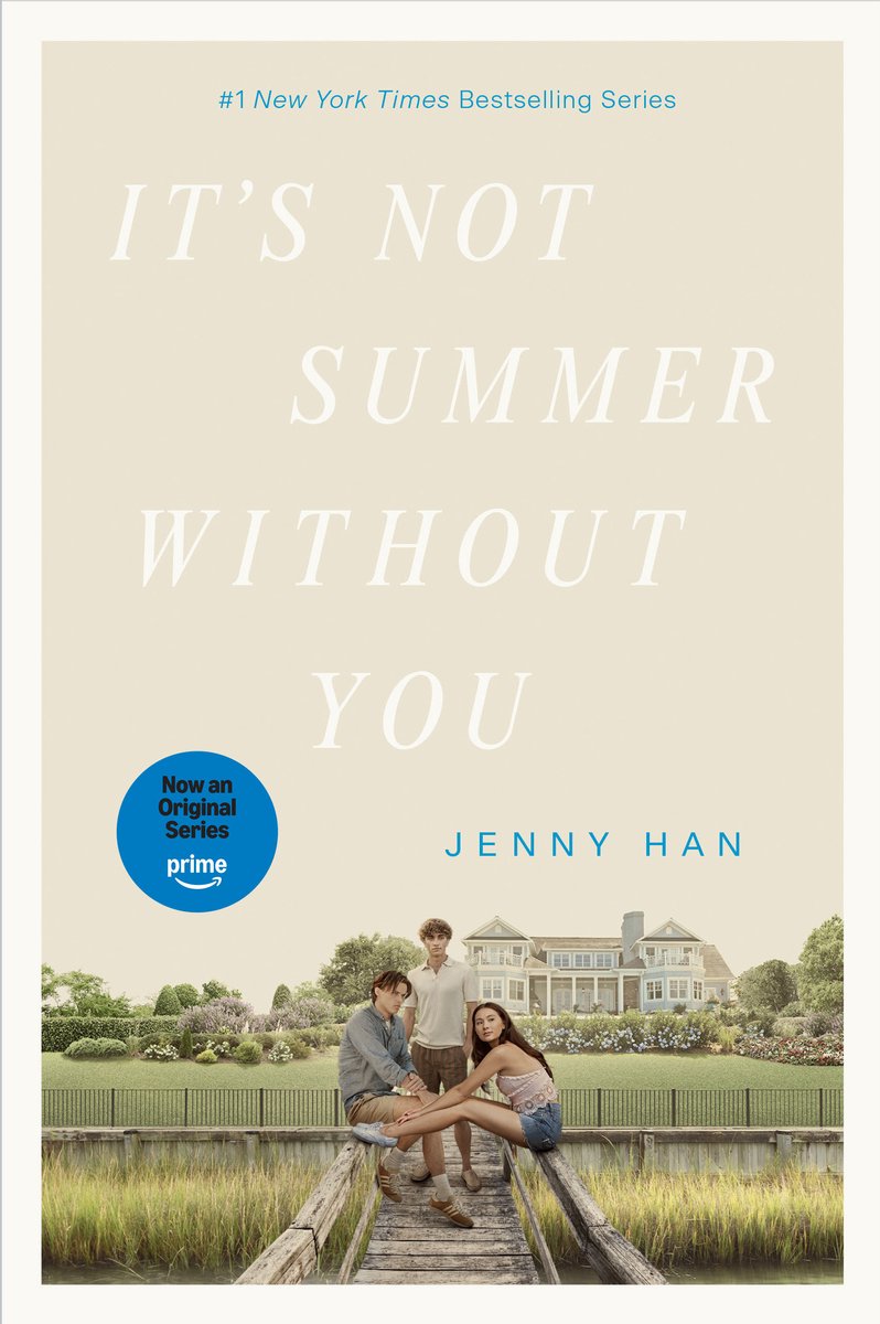 Boekomslag met de titel 'It's Not Summer Without You' en een afbeelding van drie tieners op een houten brug, met een landhuis op de achtergrond. #1 New York Times Bestselling Series.