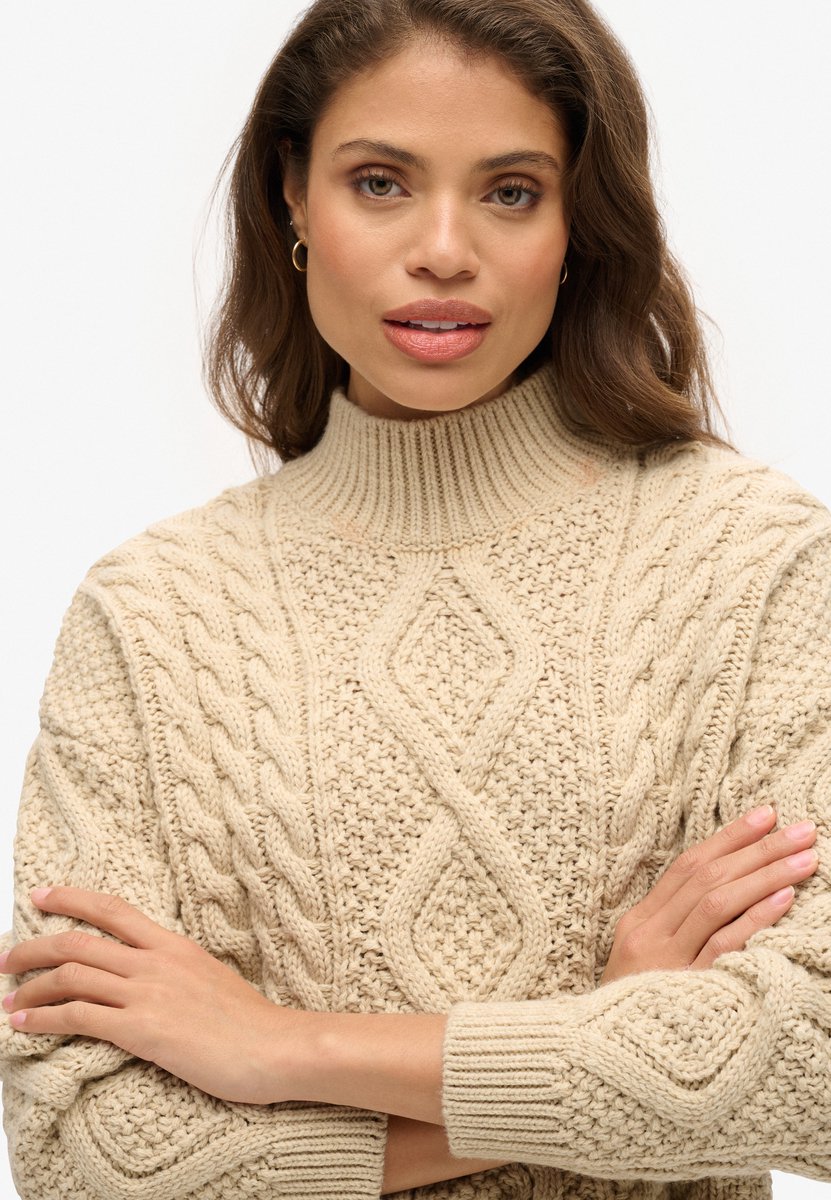 Superdry Gebreide Aran kabeltrui met polokraag Dames Sweaters Creme