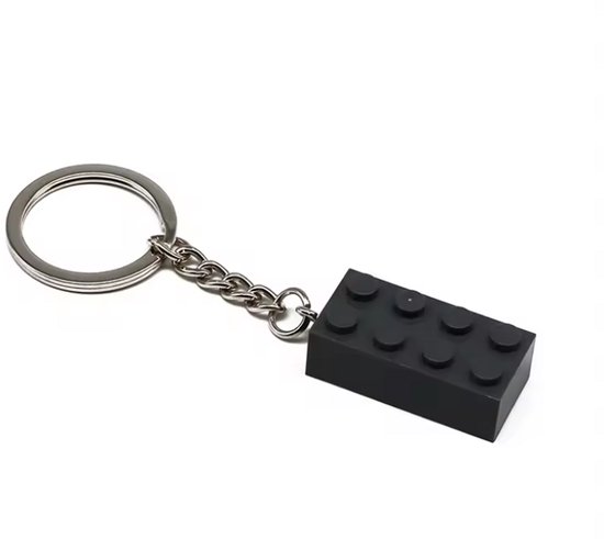 Zwarte LEGO-stijl sleutelhanger met zilverkleurige ketting.