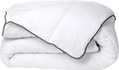 DREAMEA Couette douillette toucher soie 240 x 260 cm - 250 g/m² - Wit avec bordure grise - BIESYA L 260 cm x H cm x P 240 cm