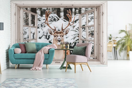 Behang - Fotobehang Doorkijk - Hert - Sneeuw - Winter - Bos - Dieren - Natuur - Breedte 450 cm x hoogte 300 cm