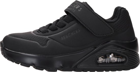Zwarte Skechers sneaker met klittenband, veters en luchtzool. "SKECHERS" op zijkant.