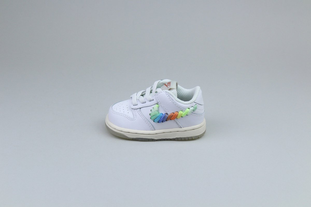 Nike Dunk Low SE Rainbow Lace Swoosh ‘ ‘ TD . Wit
