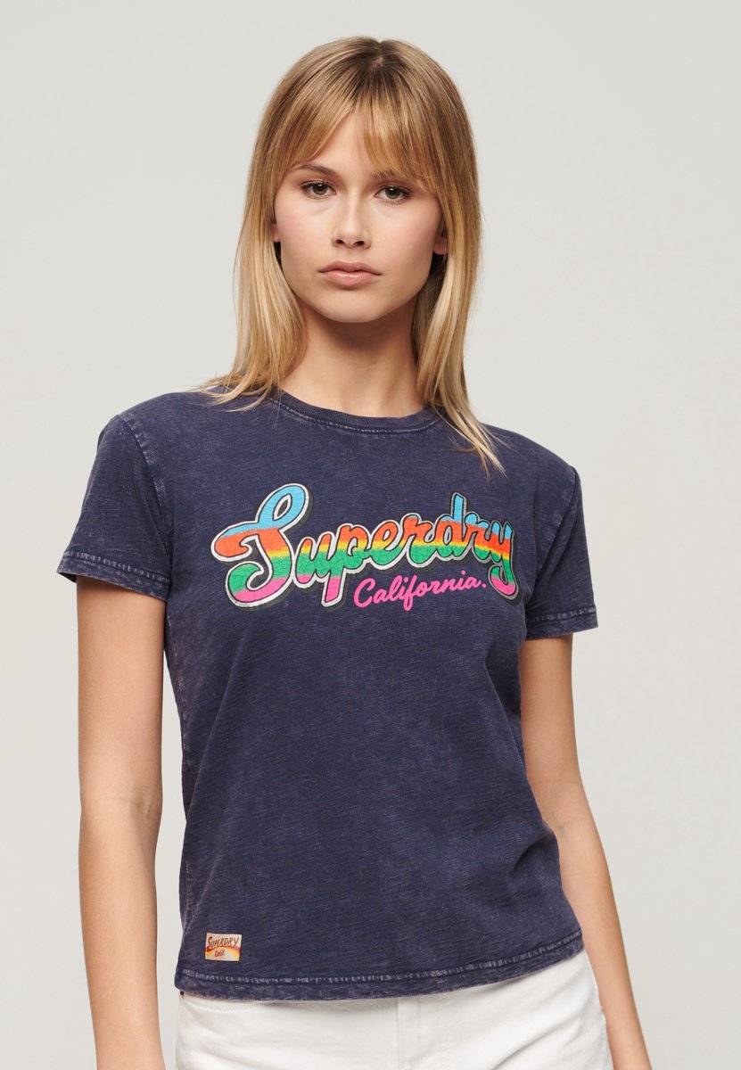 Superdry Cali sticker T-shirt met aansluitende pasvorm Dames T-shirts Marineblauw