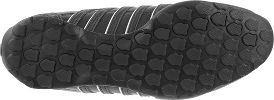 Zool van zwarte K-Swiss sneaker met wit accent en noppenprofiel.