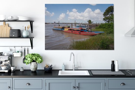 Canvas schilderij 140x90 cm - Wanddecoratie Kleurrijke boten in een rivier in Paramaribo - Muurdecoratie woonkamer - Slaapkamer decoratie - Kamer accessoires - Schilderijen