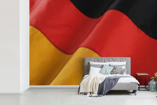 Papier peint en vinyle - Agitant le drapeau allemand largeur 330 cm x hauteur 220 cm - Tirage photo sur papier peint (disponible en 7 tailles)