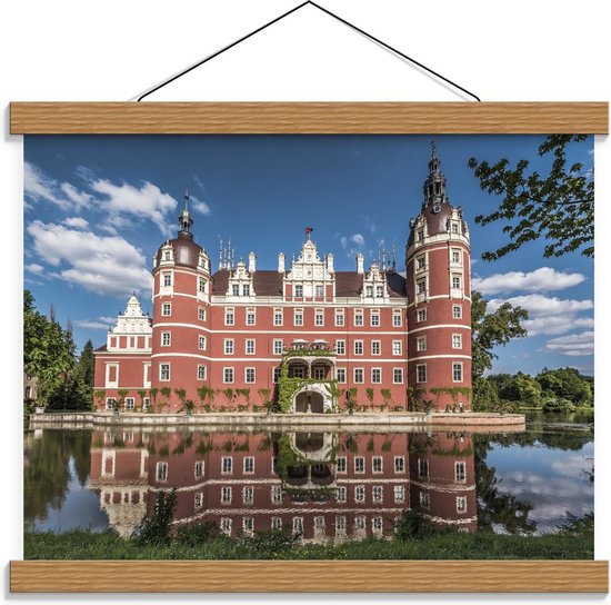 Schoolplaat – Roodkleurig Kasteel aan het Water - 40x30cm Foto op Textielposter (Wanddecoratie op Schoolplaat)