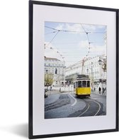 Fotolijst incl. Poster - Een gele tram met een kabelbaan rijdt door Lissabon - 30x40 cm - Posterlijst
