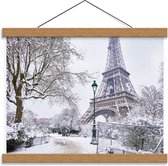 Schoolplaat – Ondergesneeuwde Eiffeltoren in Parijs - 40x30cm Foto op Textielposter (Wanddecoratie op Schoolplaat)
