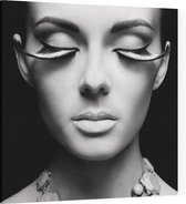 Vrouw met grote wimpers zwart wit - Foto op Canvas - 100 x 100 cm