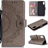 Totem Flower Reliëf Horizontale Flip TPU + PU lederen tas met houder & kaartsleuven & portemonnee voor iPhone XR (grijs)