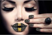 By Kohler Jonge vrouw met zwart gouden lippen dibond 160x110 cm (114997)
