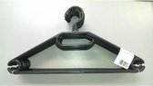 Kleerhangers set/10 plastic zwart of wit