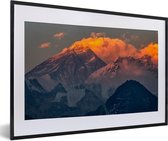 Fotolijst incl. Poster - Ondergaande zon Mount Everest in Nepal. - 60x40 cm - Posterlijst